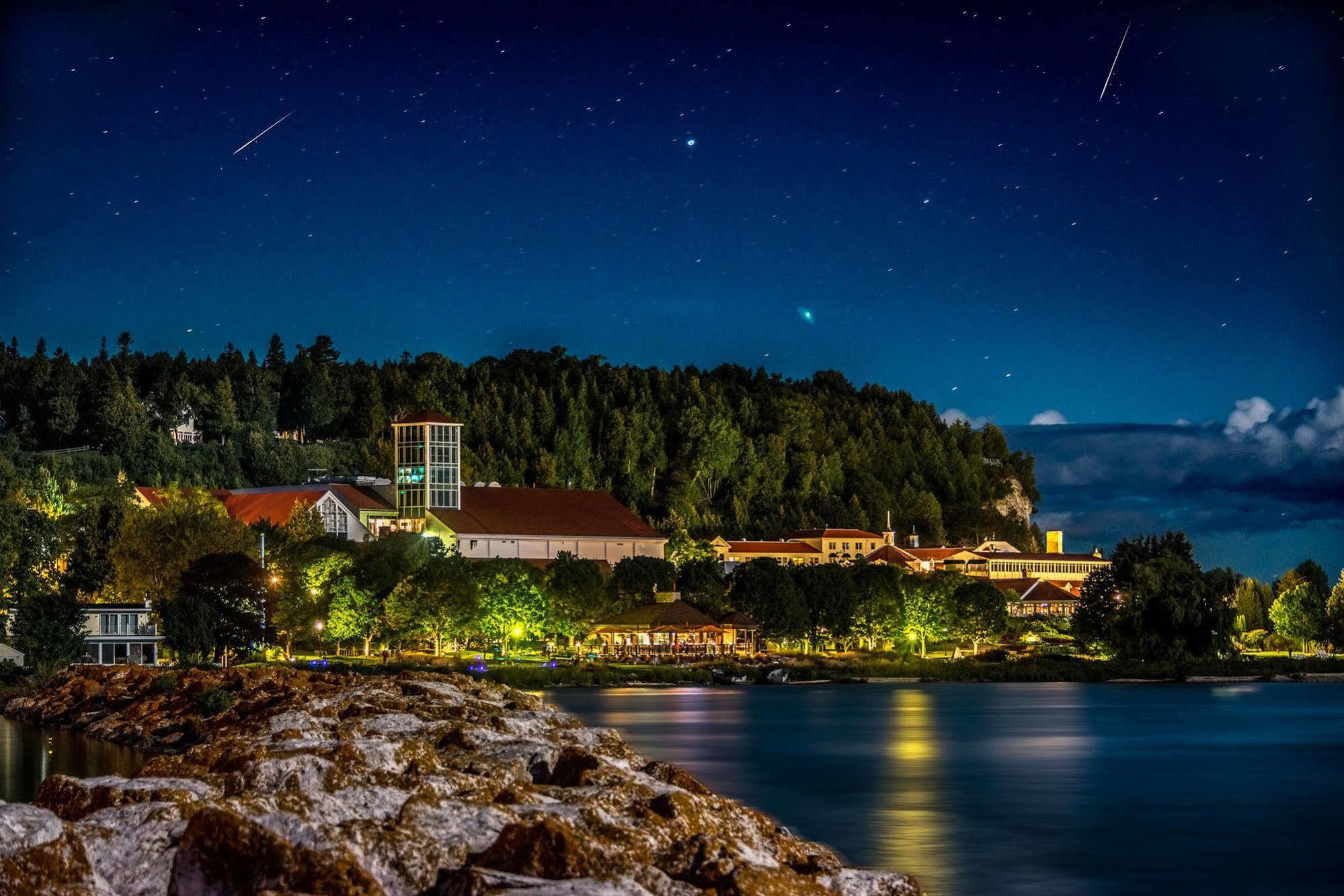 Mission Point Resort แมคคิแนคไอแลนด์ ภายนอก รูปภาพ